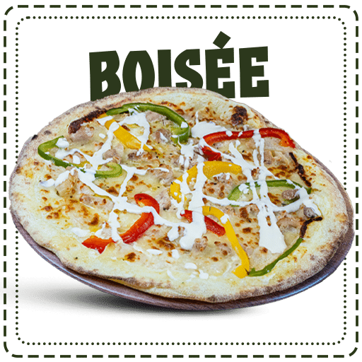 Pizza Boisée Sauce crème, escalope de poulet, poivrons, mozzarella râpée, sauce fromagère, herbes de Provence disponible chez plan pizza